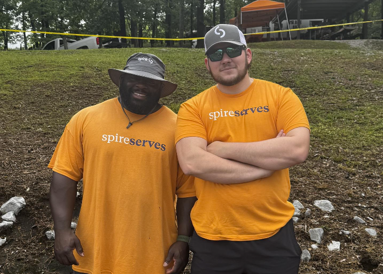 Spire employees at volunteer event